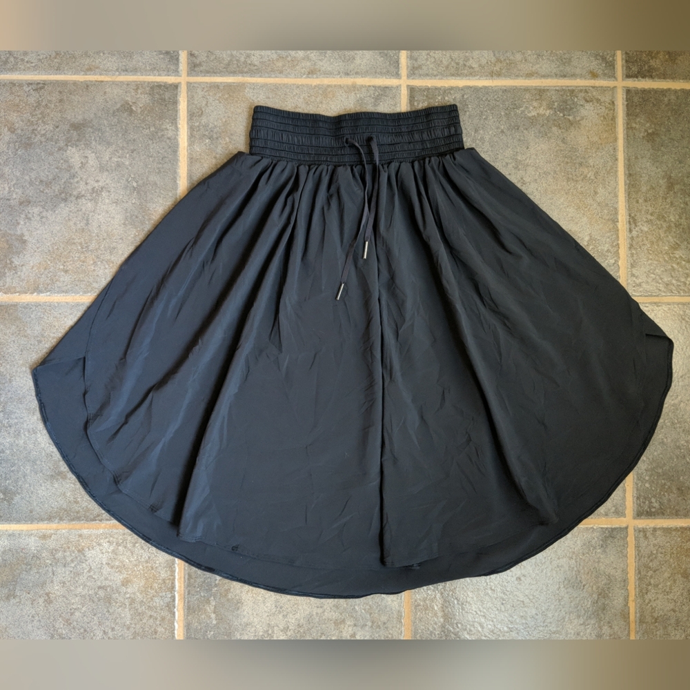 Lululemon Skirt women's Size 4 The Everyday Knee Length